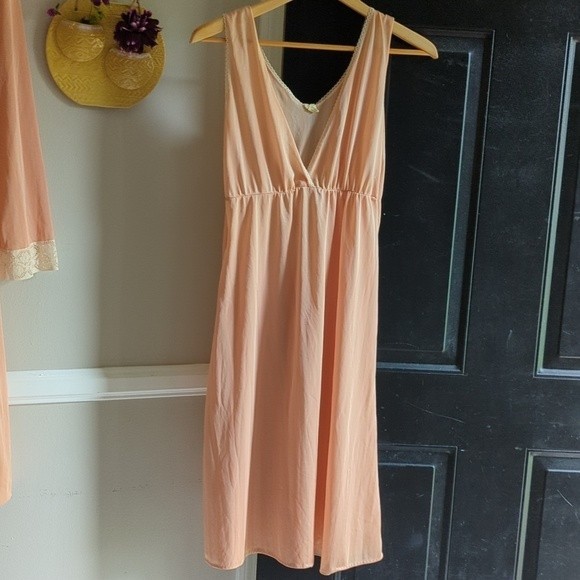 Vintage Peach Pink Silky Nightgown & Robe set LACE Trim Small - Picture 3 of 10